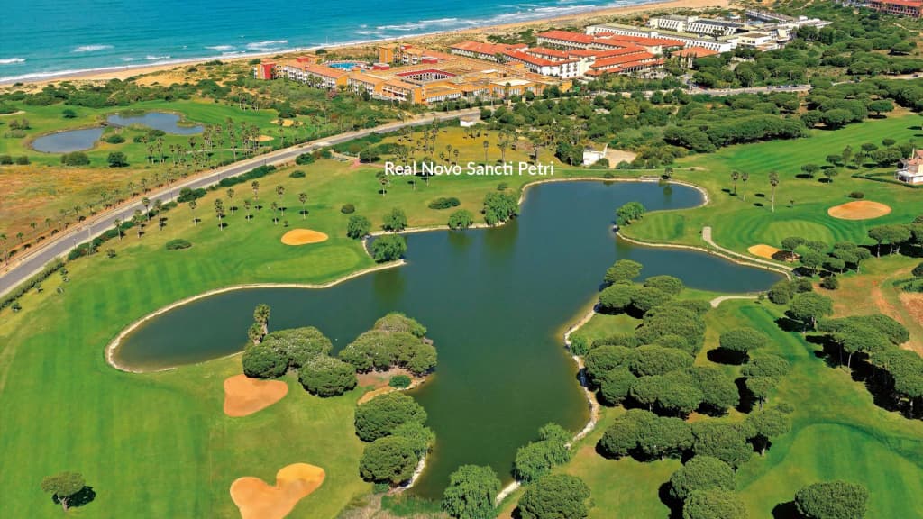 The golf courses in the Cádiz area